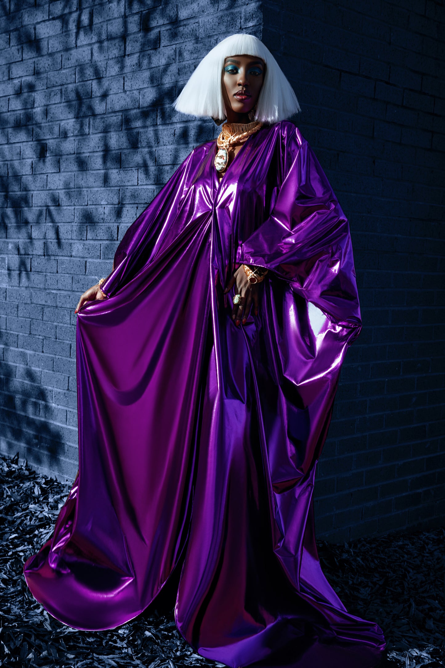 VAN QUEEN WITH HYBRID METALLIC CAPE JACKET