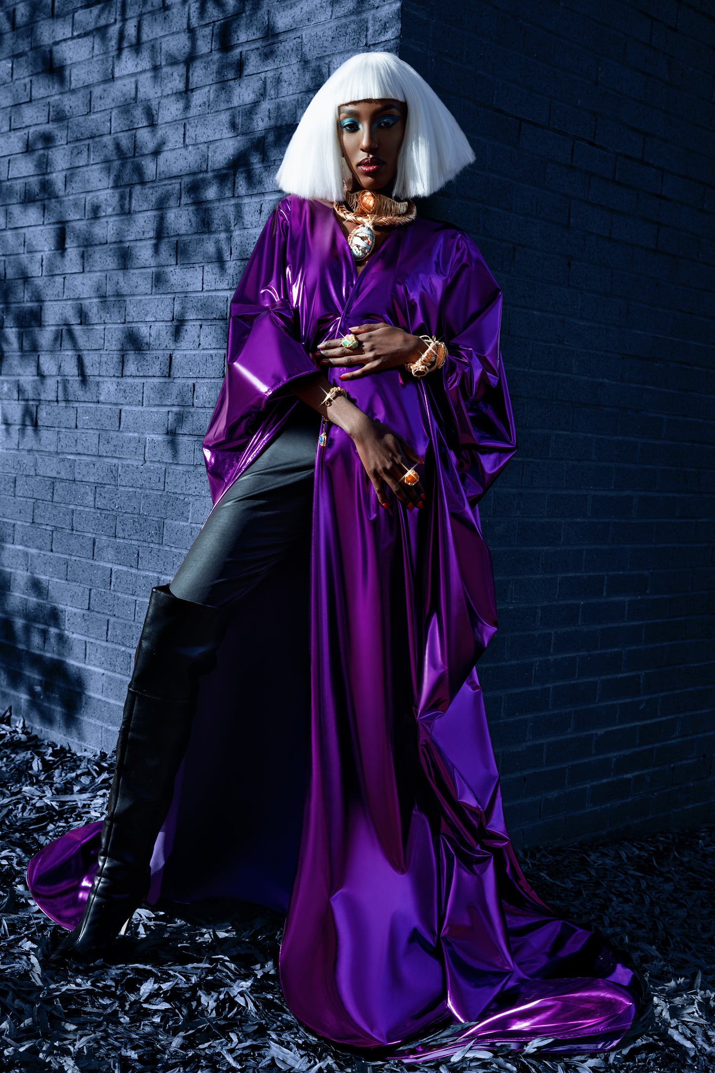 VAN QUEEN WITH HYBRID METALLIC CAPE JACKET